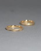 PRISM プリズム K18イエローゴールド 2.5mm ヘアライン加工