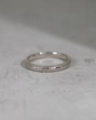 グロースリング ハーフムーン　プラチナ950 2.5mm 上下ミル打ち加工