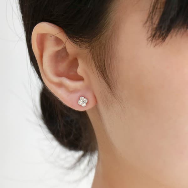 6本爪タイプポスト長さダイヤモンドピアス  プラチナピアス 0.10ct