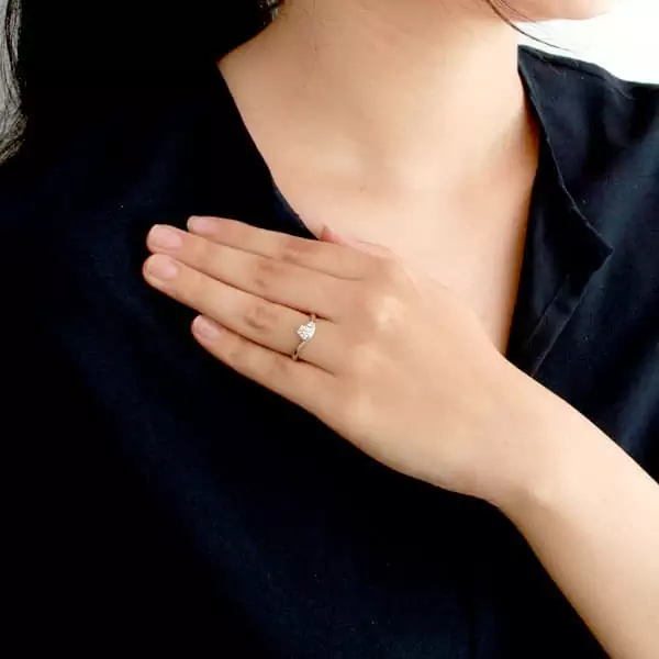 V字 0.4ct|東京でオーダーメイドの結婚指輪・婚約指輪をお探しなら