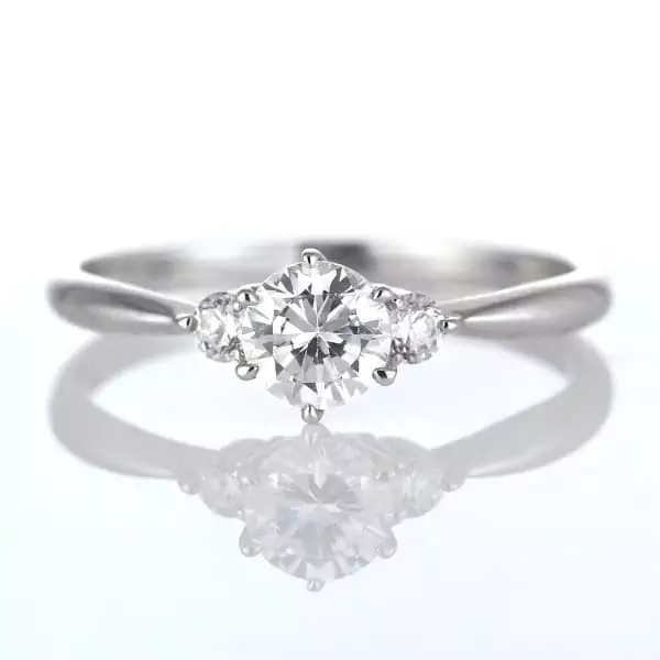ストレート 0.3ct|東京でオーダーメイドの結婚指輪・婚約指輪をお探し