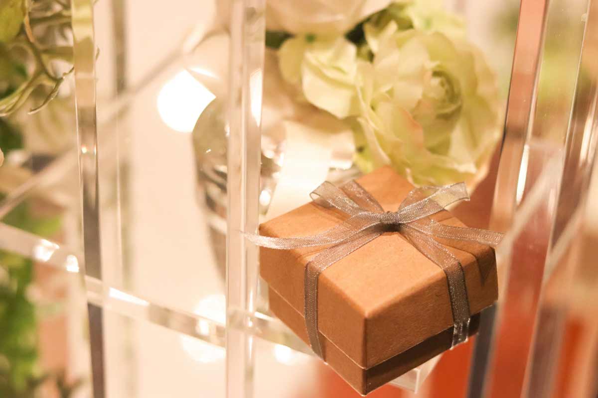 婚約指輪はどこで買う?