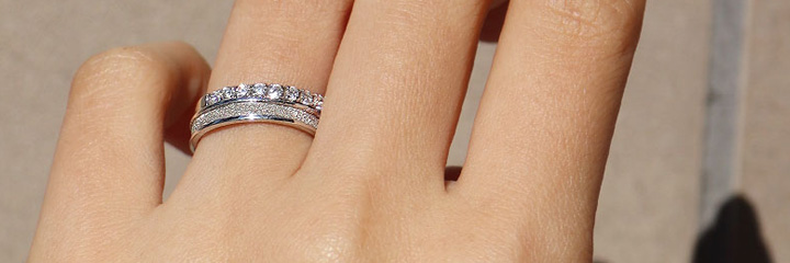 婚約指輪と結婚指輪をセットリングとは？